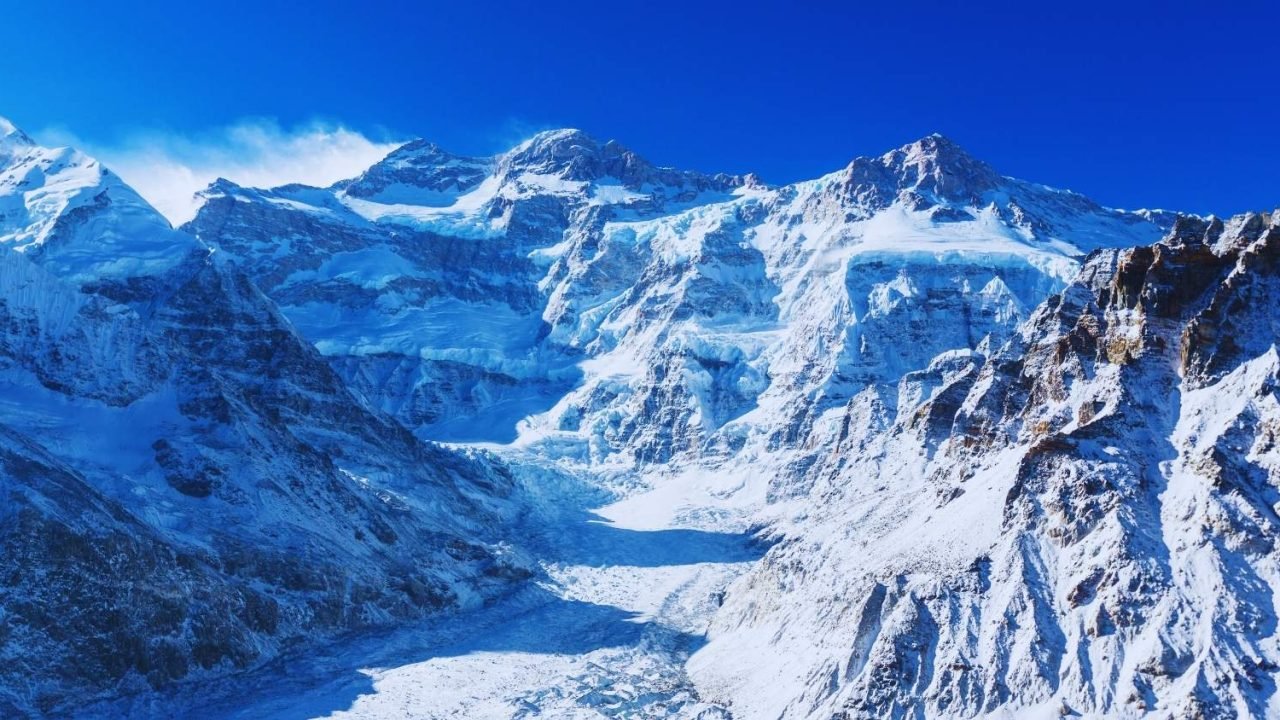 カンチェンジュンガ遠征8586m：究極の山の挑戦を解き放つ