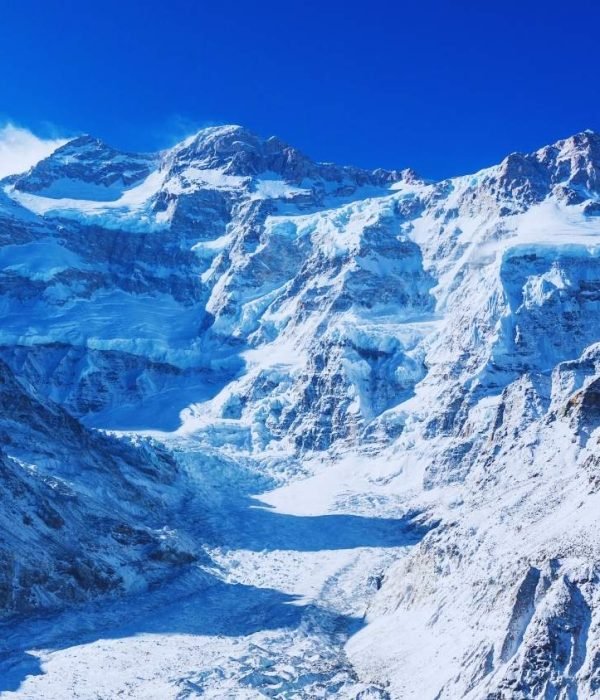 カンチェンジュンガ遠征8586m：究極の山の挑戦を解き放つ