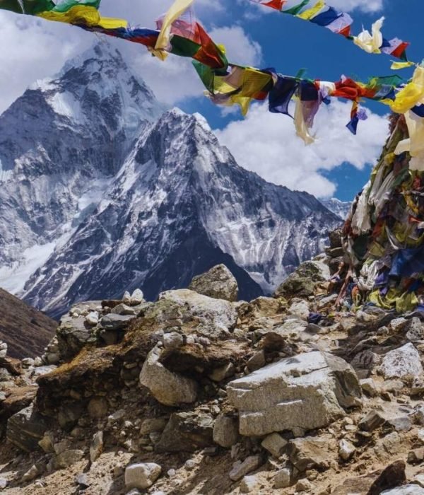 ロブチェ・ピーク遠征：6,119 mのCLobucheピーク遠征の16日間：壮大な冒険と6,119メートルの高さでの勇気、冒険、達成の勝利の16日間で高さを征服する